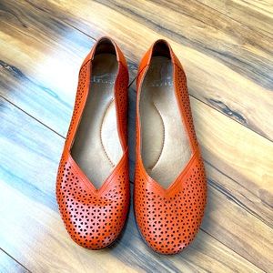 Dansko Flat. Very little wear. 8.5/39